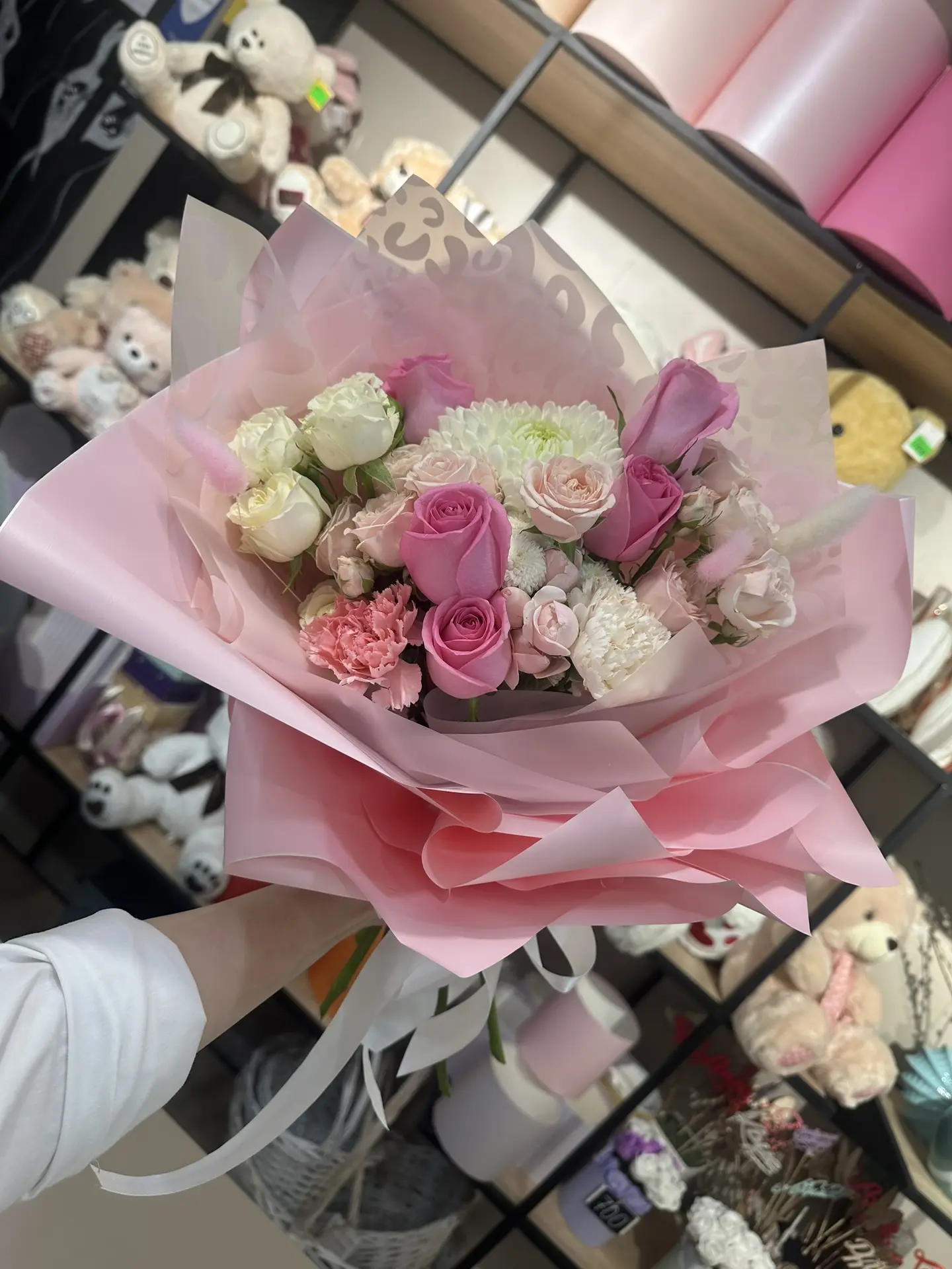 Купить букет роз и гвоздик в Аксае с доставкой