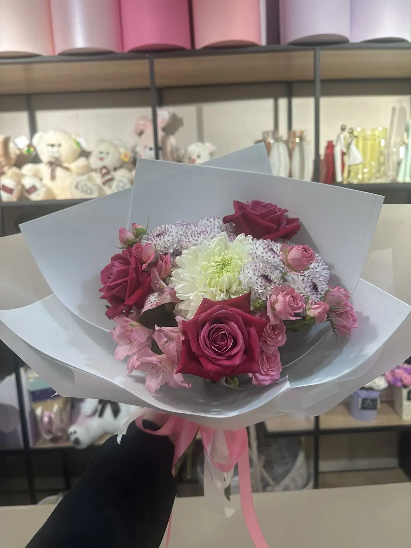 Микс роз и хризантем для покупки с доставкой в Аксае